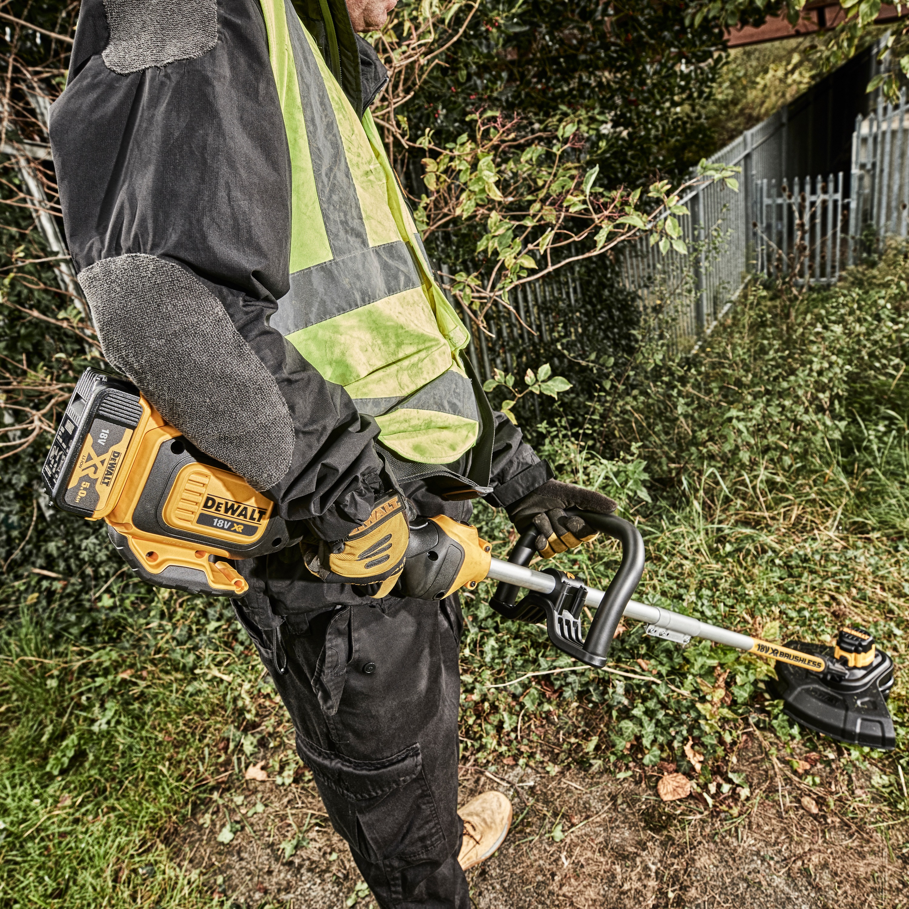 dewalt grass trimmer 18v