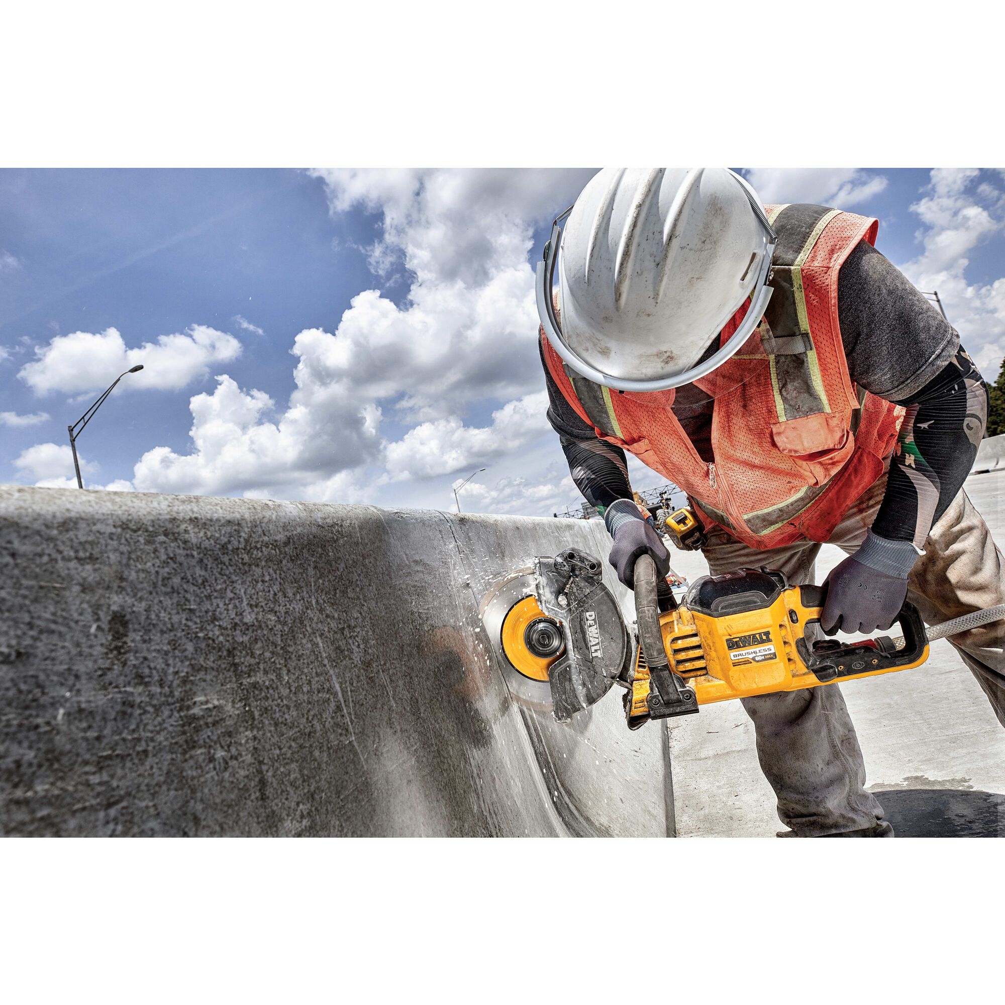 54V XR FLEXVOLT 230mm Cut Off Saw 2 X 9Ah DEWALT