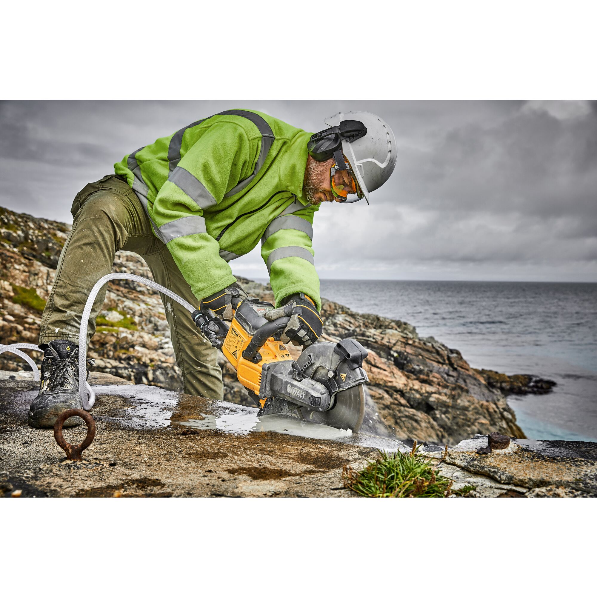 54V XR FLEXVOLT 230mm Cut Off Saw 2 X 9Ah DEWALT