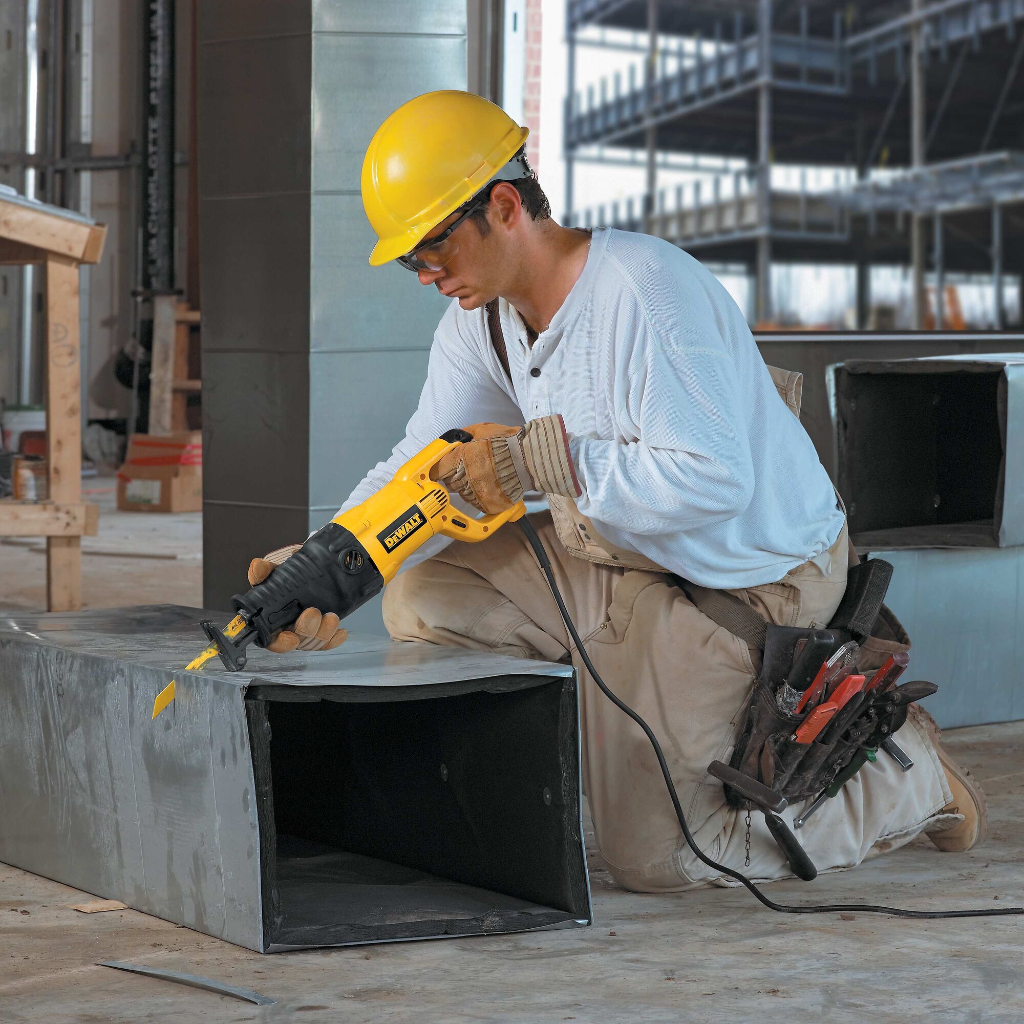 1200 Watt Heavy Duty Reciprocating Saw DEWALT
